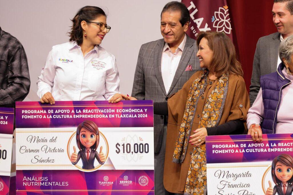 Gobernadora Lorena Cuéllar entrega apoyos a MIPYMES